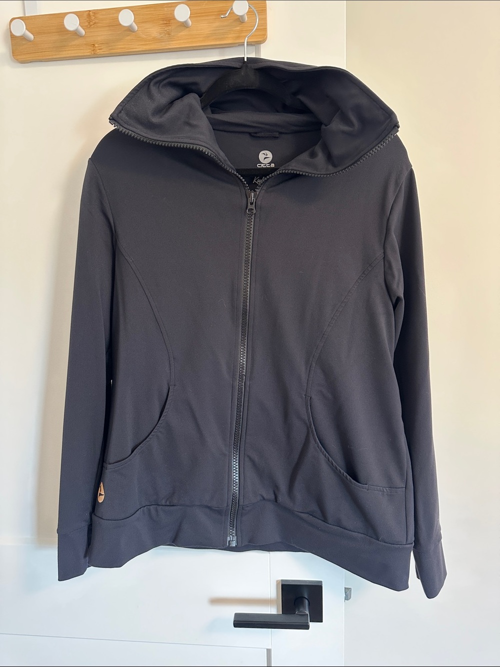 Citta Activewear Black Zip-Up lightweights Jacket
